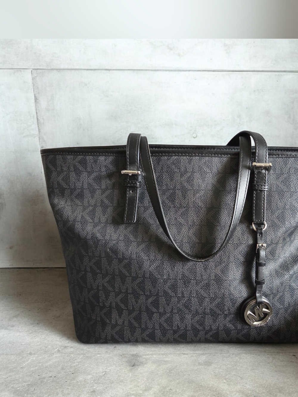 📣SOLD📣 🌸EUC Large Michael Kors Jet Set Tote🌸